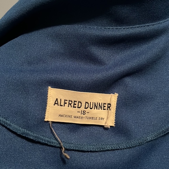 Alfred Dunner blue women’s suit jacket, size 18 (but has been altered) $15 - Picture 6 of 6